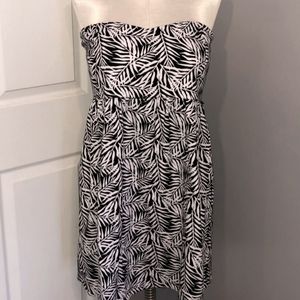 NWT Torrid Black White Leaf Print Strapless Dress